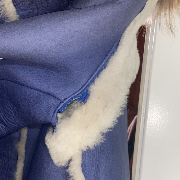 Blue Shearling with a fox trim hood - Picture 10 of 12